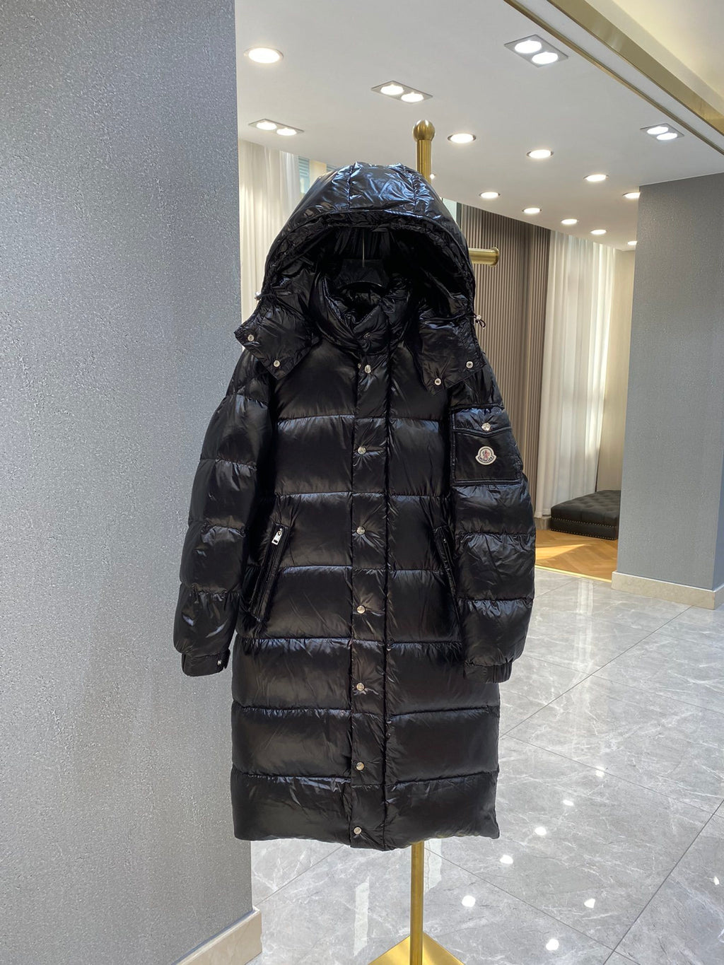 Moncler Puffer Jacket - Glossy Black